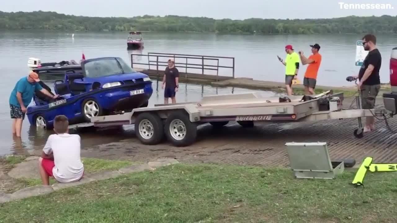 Capsized amphibious car fished out of Percy Priest Lake