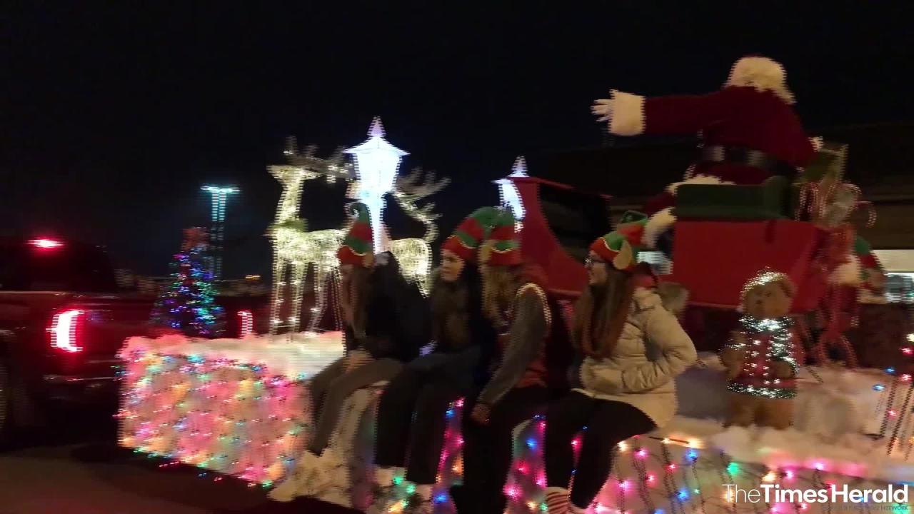 Bluff City Christmas Parade 2022 Family Favorite Santa Parade Lights Up St. Clair