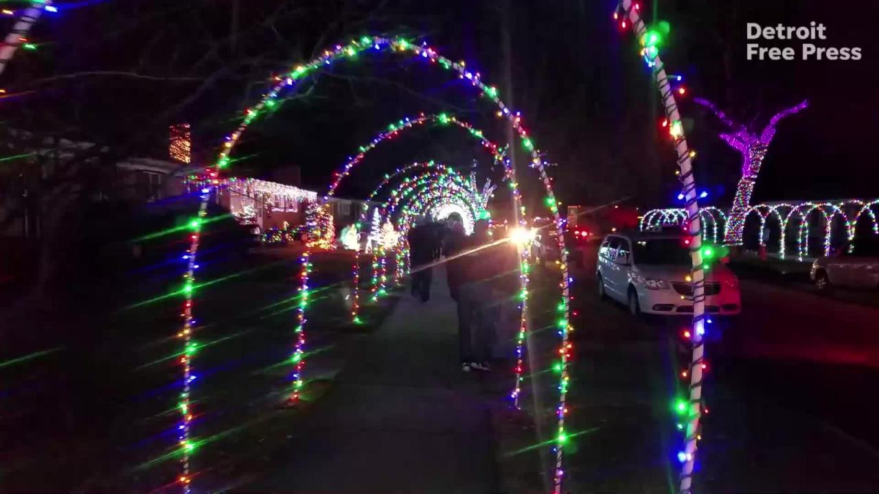 Sidewalk christmas deals lights