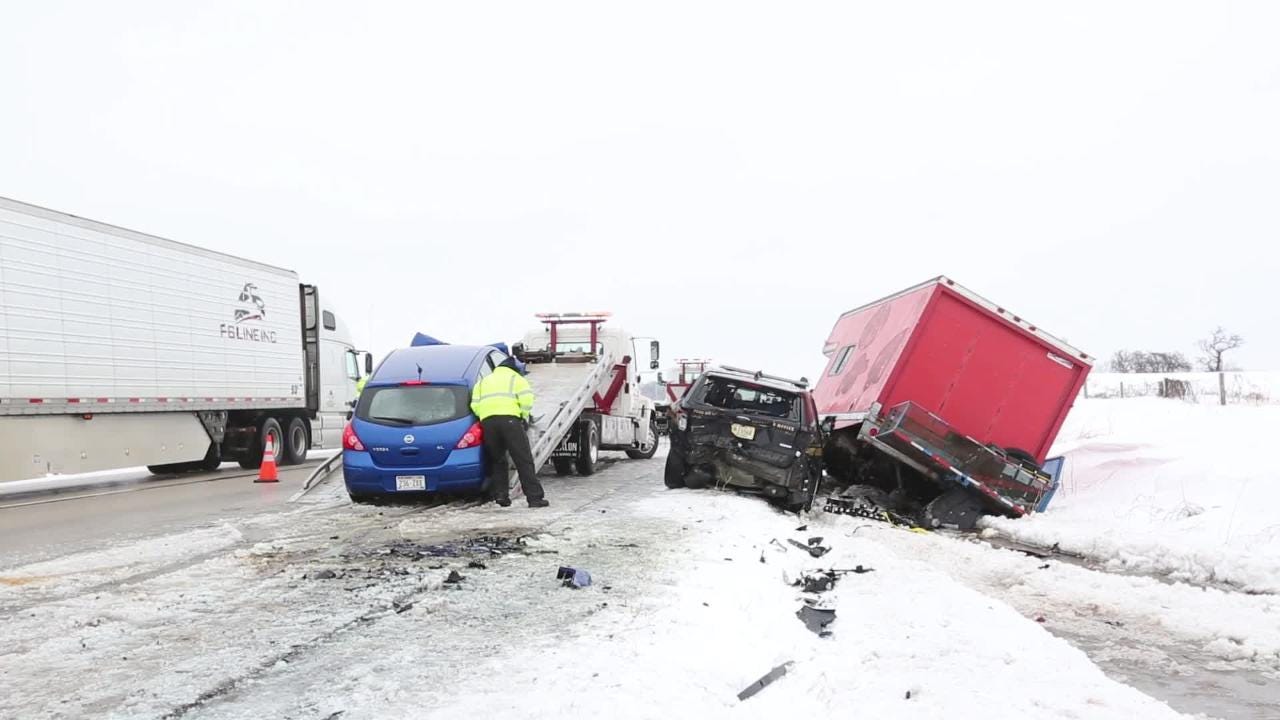 100car pileup in Wisconsin blizzard leaves one dead