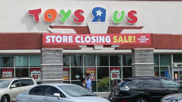Toys R Us liquidation sale delayed, now maybe Friday
