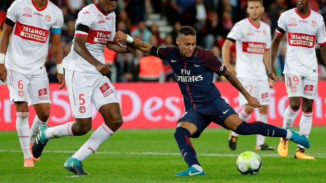 Neymar Records Two Goals, Two Assists in PSG Home Debut