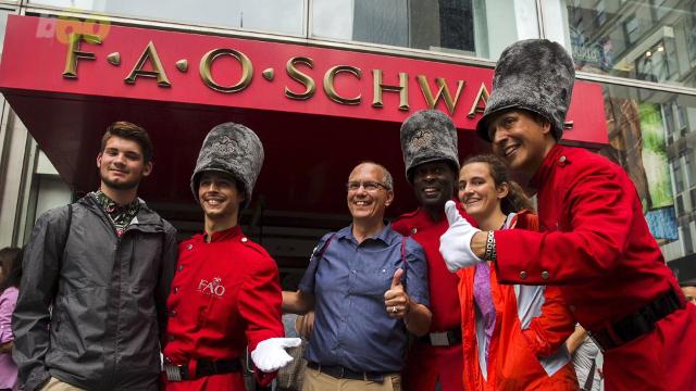 Fao schwarz online coming back