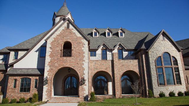 Texas Rangers Cole Hamels gives his mansion to charity