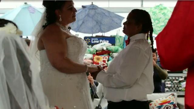 Couple Gets Married In Walmart 9138