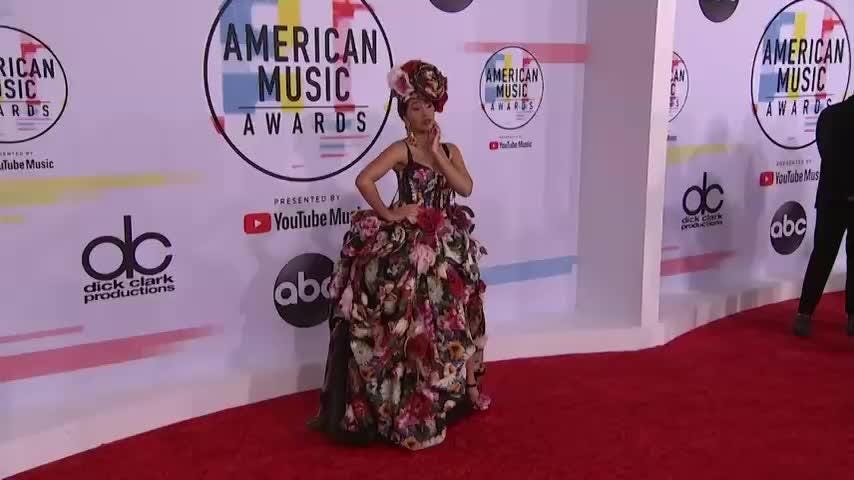 AMAs 2019: Carrie Underwood Wears Sexy Purple Dress on Red Carpet