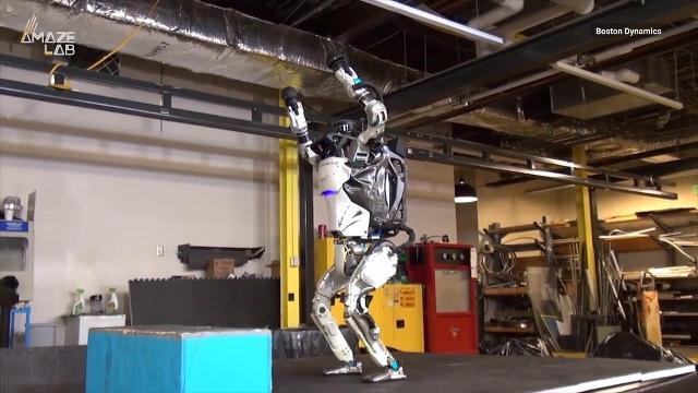 Atlas store robot parkour