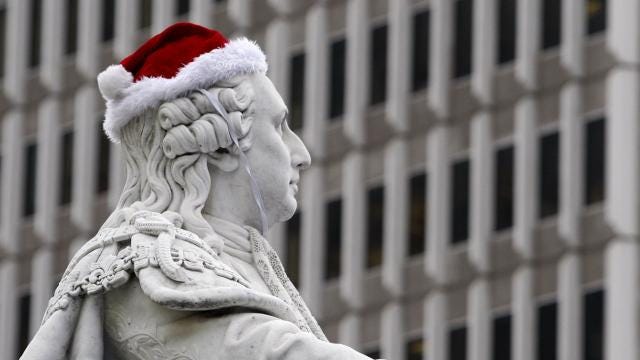 Louisville&#39;s gift: King Louis XVI statue