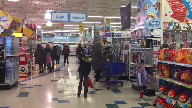 Toys R Us liquidation sale delayed, now maybe Friday