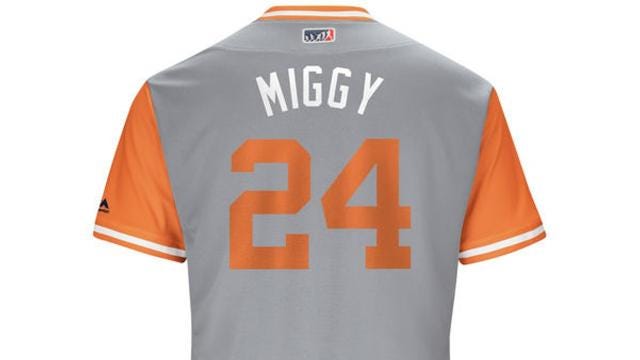 Why did the jersey of the Detroit Tigers say 'tigres'? Was it