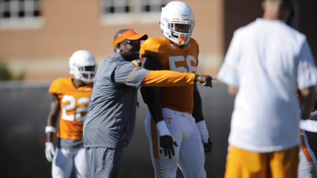 UT's Josh Smith to miss time with collarbone injury, timetable