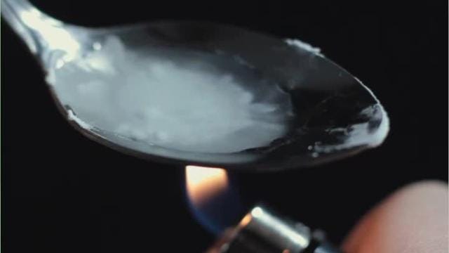 make crack in spoon