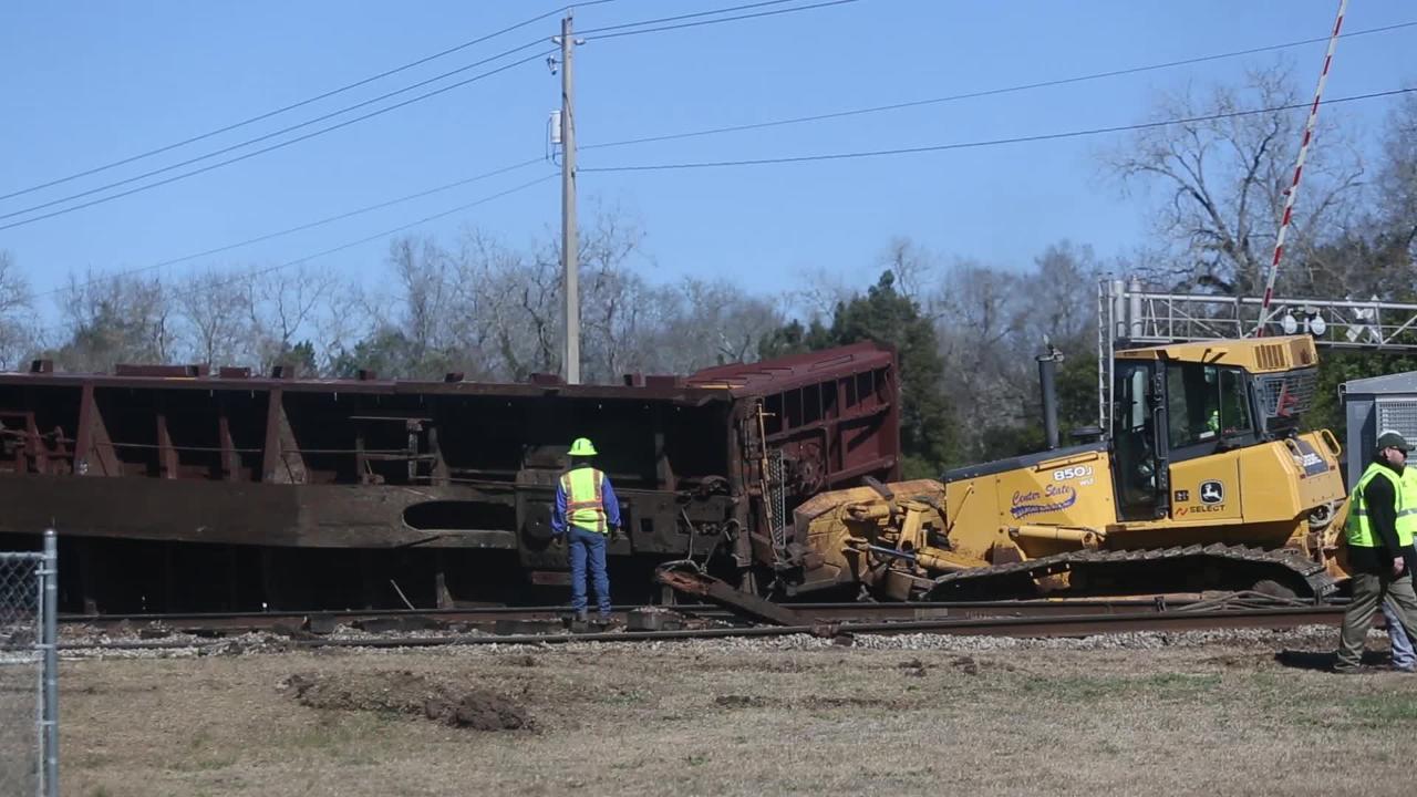 TN train slams into tractor-trailer, derailing cars in TN town | wbir.com