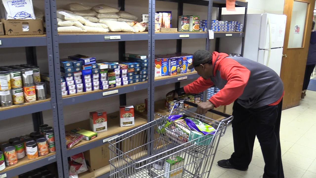 Stock The Shelves Food Pantry Volunteers Work To Stem Tide Of Hunger