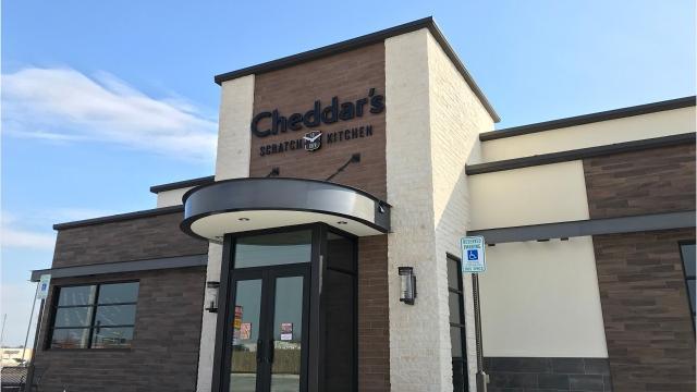 The Buzz Cheddar S Scratch Kitchen Opens In Grand Chute Appleton