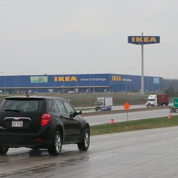 Ikea Hundreds Lined Up Early For The Oak Creek Store S Grand Opening