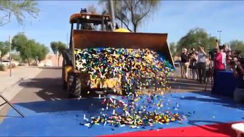 50 000 Lego bricks dumped at Arizona Mills