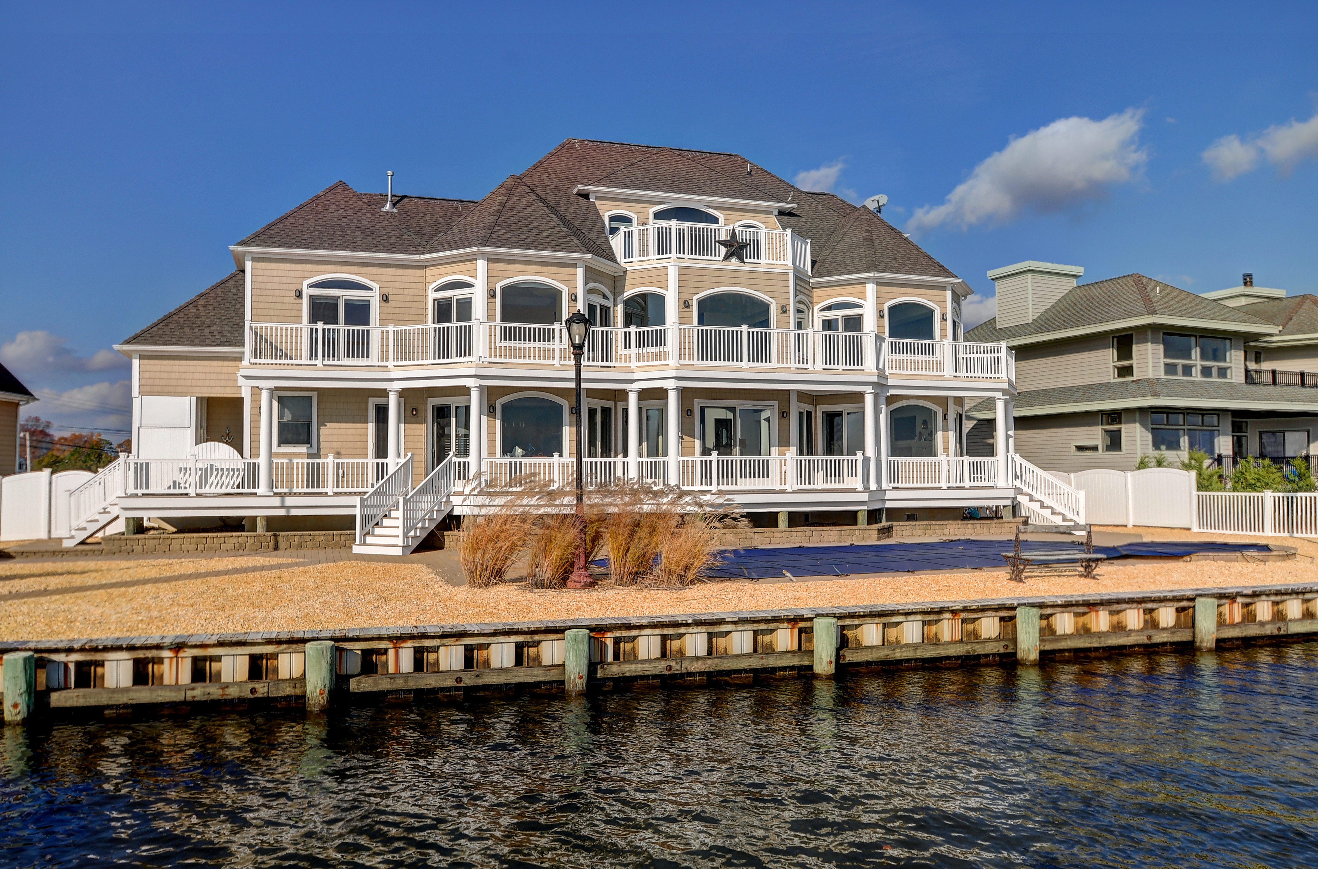 Photo: house/residence of the amusing 10 million earning Toms River, New Jersey-resident
