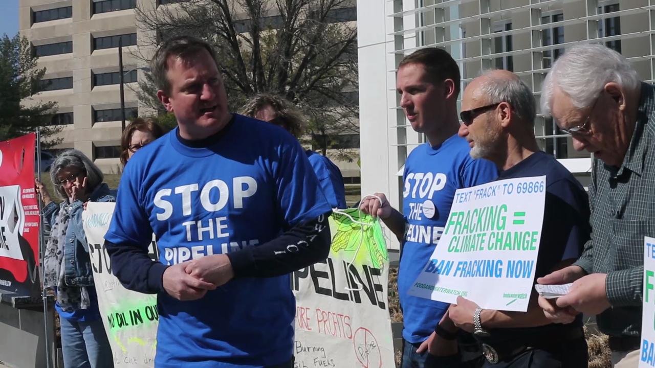 Iowa landowners file suit over Bakken pipeline