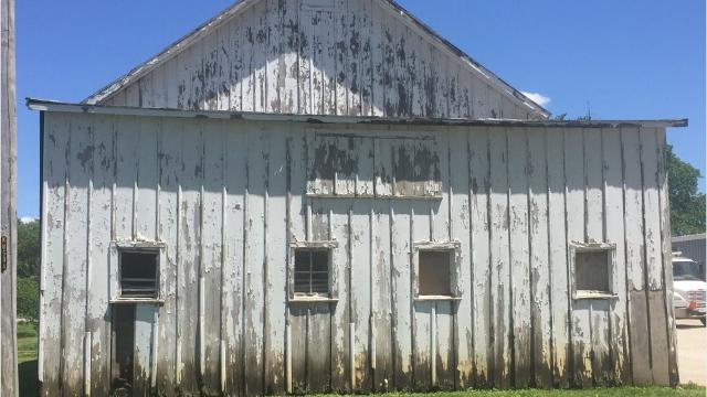 Group Wants To Save Old White Barn In Water Works Park