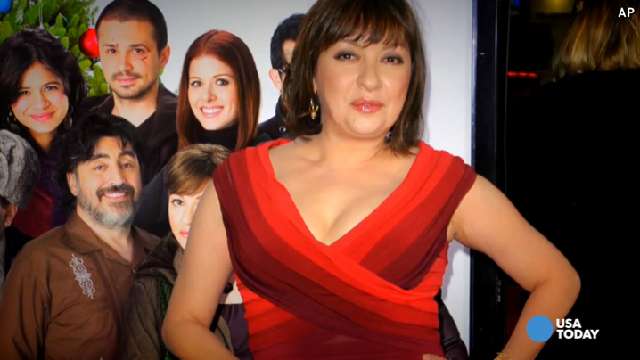 Nude Redhead Beach Bench - Elizabeth Pena of 'Modern Family,' 'La Bamba' dies