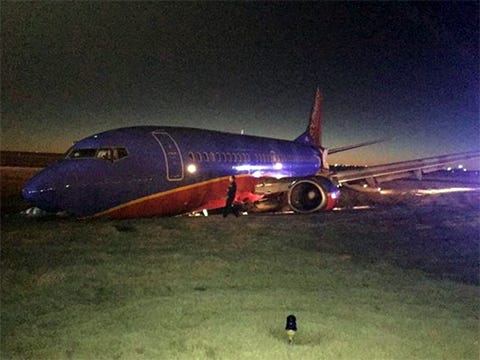 Watch Southwest plane skid off Nashville airport taxiway