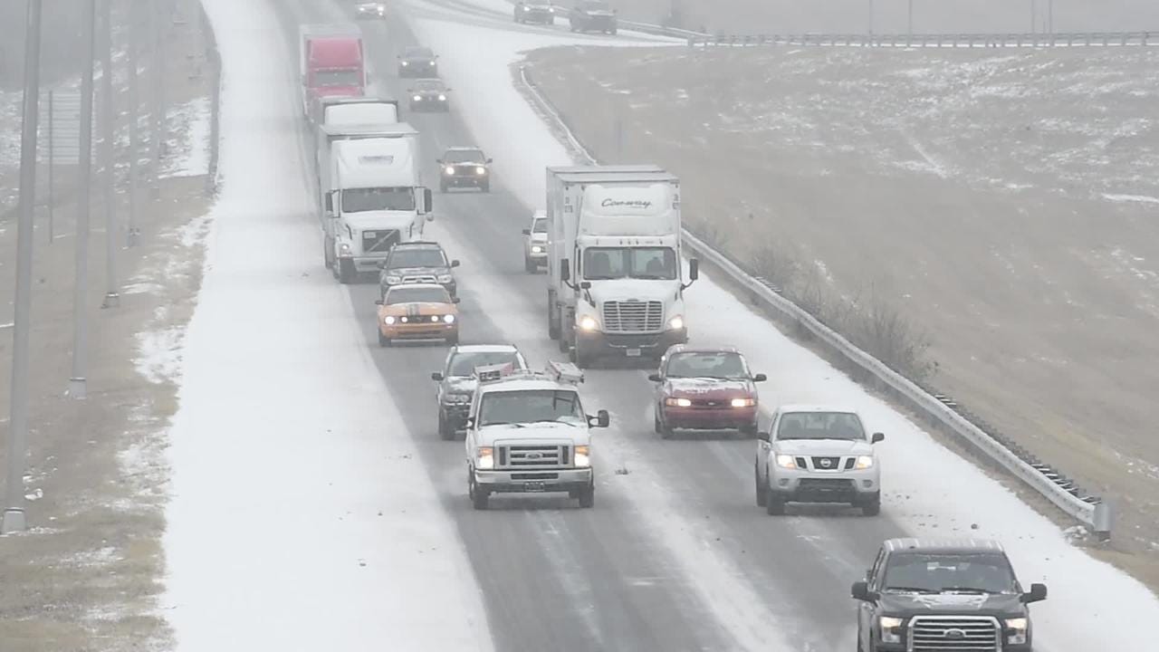 Snow causes closures, crashes across Tennessee