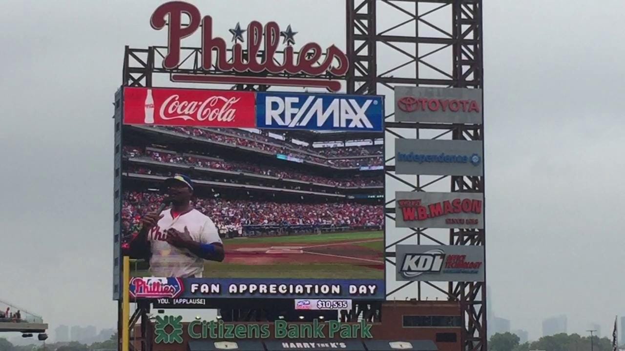 Former slugger, first baseman Ryan Howard gives love to Phillies fans