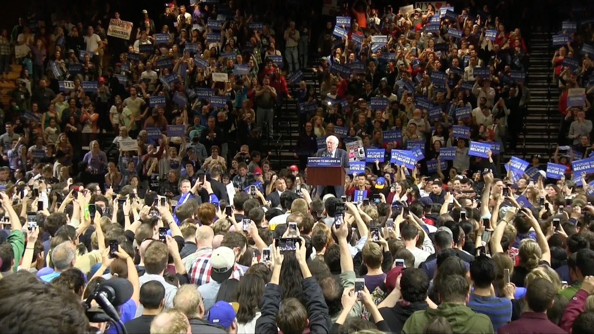 VIDEOS, PHOTOS: Bernie Sanders storms Poughkeepsie