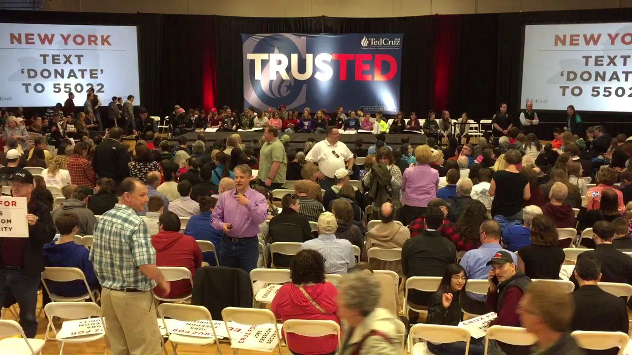 GOP candidate Ted Cruz holds rally in Rochester