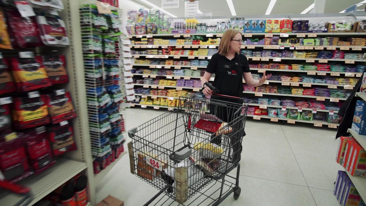 Video: Behind the scenes of Hy-Vee's Aisles Online