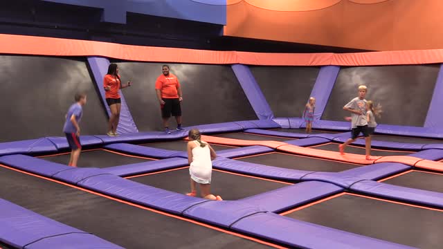 Video: Sky Zone Trampoline Park at New Roc City