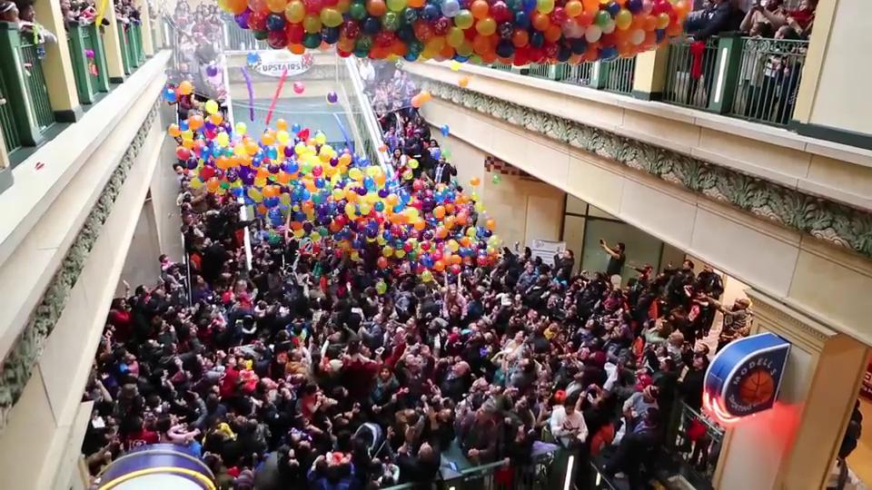Video: Balloon Drop for the New Year at New Roc City